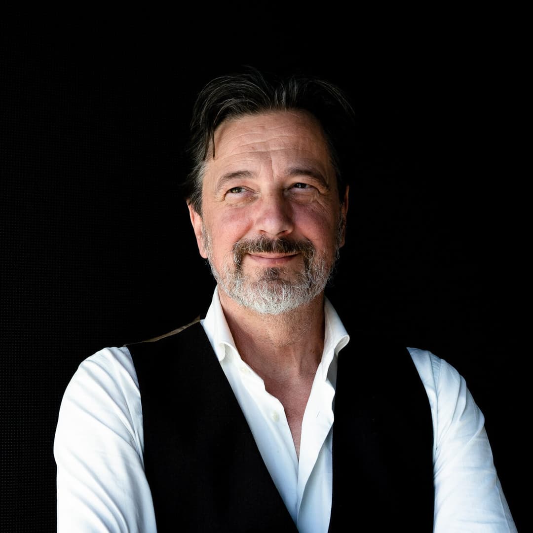 Rik Vera Header Image